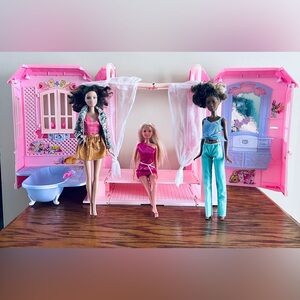 Barbie Magi-Key Foldable House With 3 Barbies